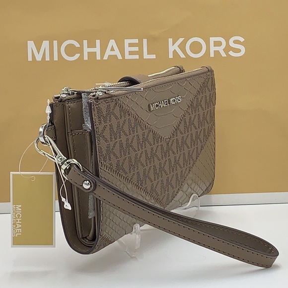 MICHAEL KORS
Dust  MULTI
LG DOUBLE ZIP WRSTLT
Crocodile Leather Snakeskin - Picture 8 of 12